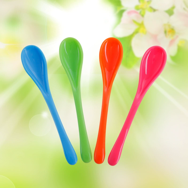 пластиковая ложка