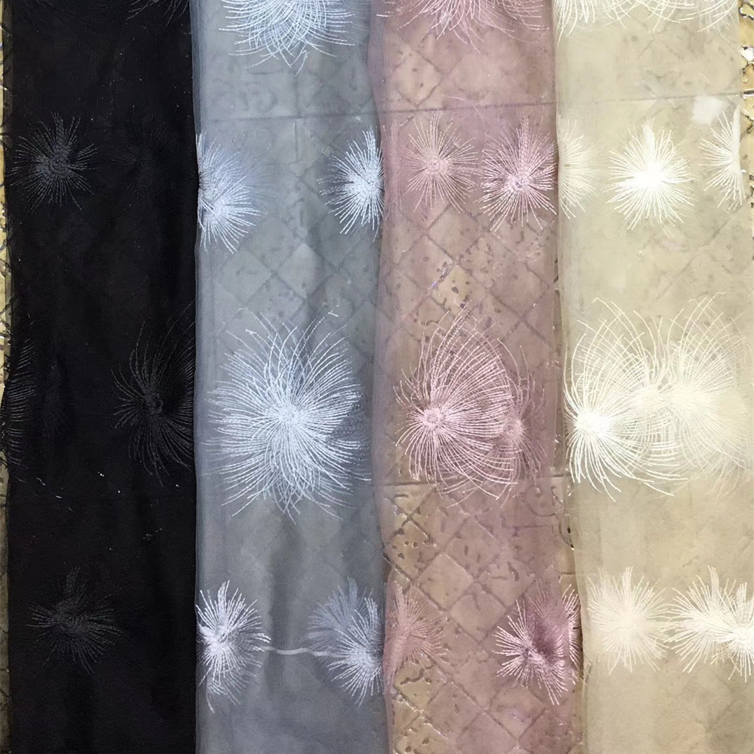 厂家批发网布绣花 烟花网纱刺绣面料 服装礼服连衣裙蕾丝绣花面料