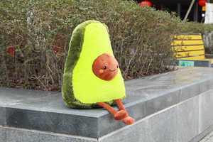 跨境牛油果抱枕水果毛绒玩具来图定制异形公仔diy可加logo