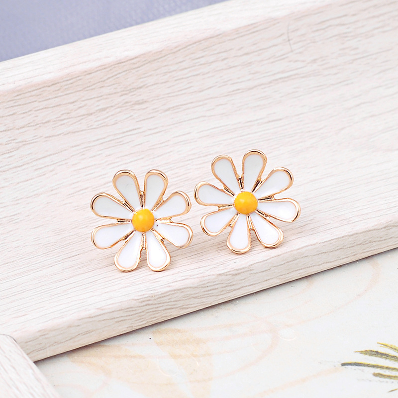 E982198d Mode Petit Frais Fleur Boucles D'oreilles Femme Coréenne 925 Argent Aiguille Simple Et Compact Fille Daisy Stud Boucles D'oreilles display picture 6