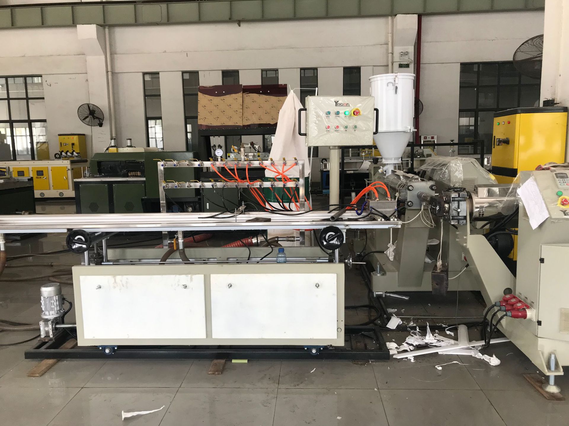 厂家供应燿安定制PC灯罩挤出设备  LED异型材灯管挤出机生产线