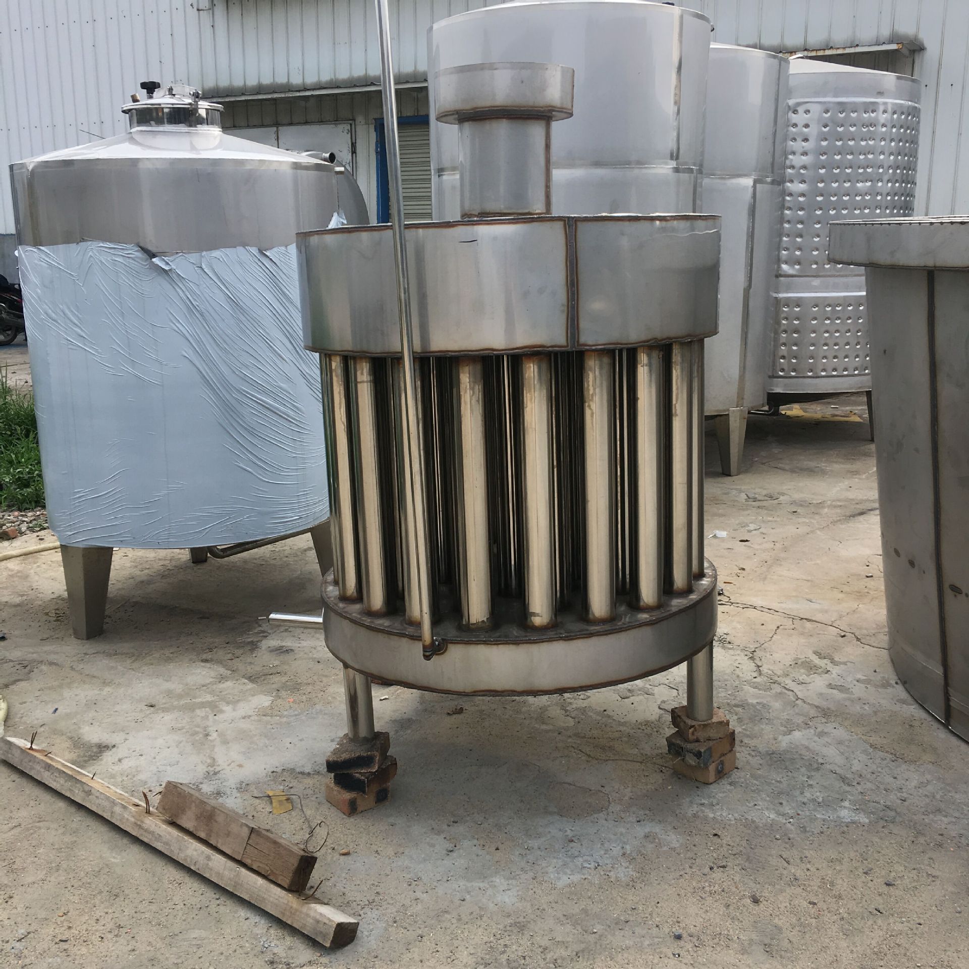 菏泽大米苞米蒸酒设备投料500斤一体式蒸锅不锈钢煮酒锅