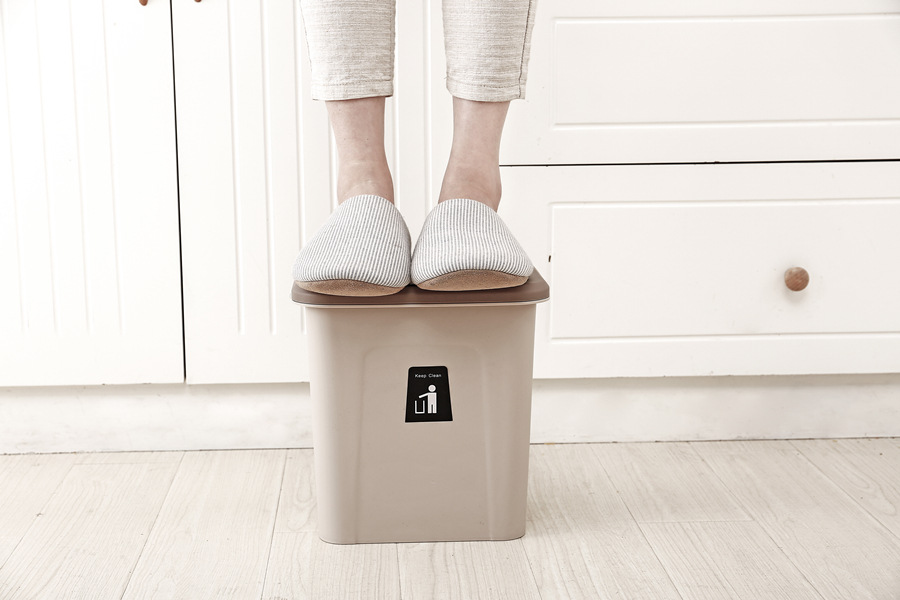 日式推盖壁挂式垃圾桶家用厨房橱柜门悬挂大号塑料收纳卫生桶批发详情10