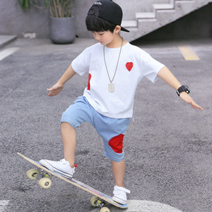 中大童装男童2019夏季新款卡通爱心宽松短袖上衣+牛仔中裤套装