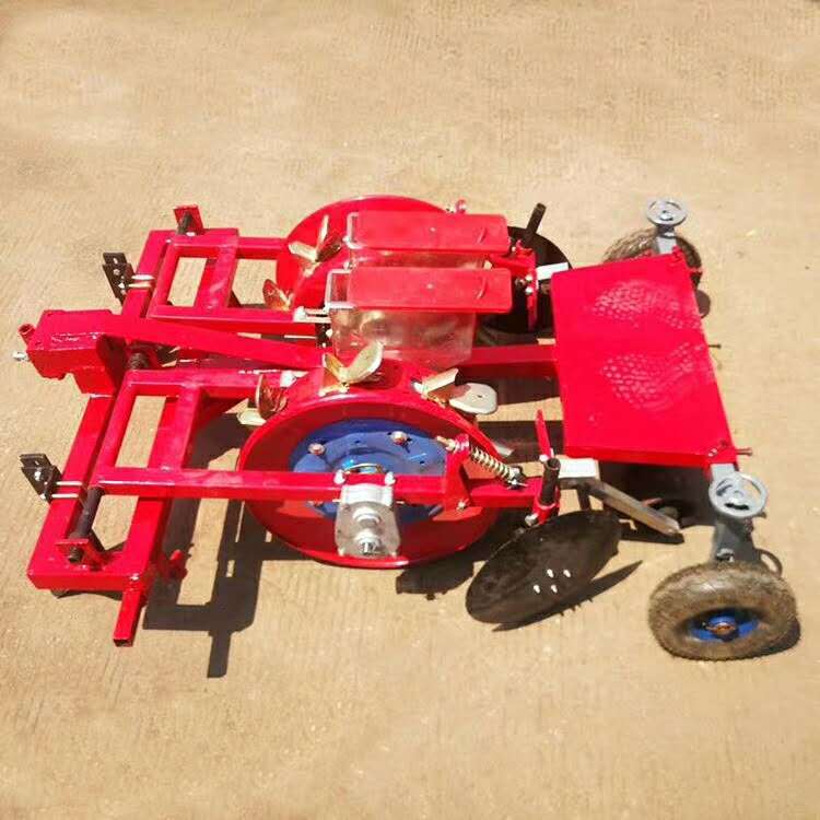 手扶拖拉机带动玉米铺膜播种机谷物高粱大豆膜上打孔种植机免扣摸