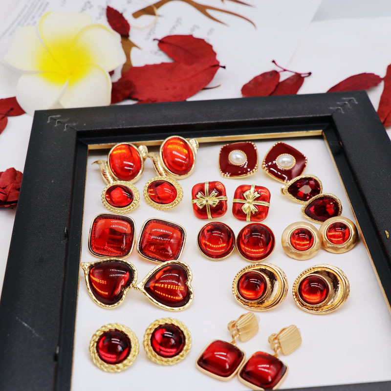 Daily Occasion 1 Pair Retro Geometric Alloy Plating Resin Women's Ear Clips