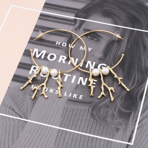 Fashionable trend creative earrings from pearl
