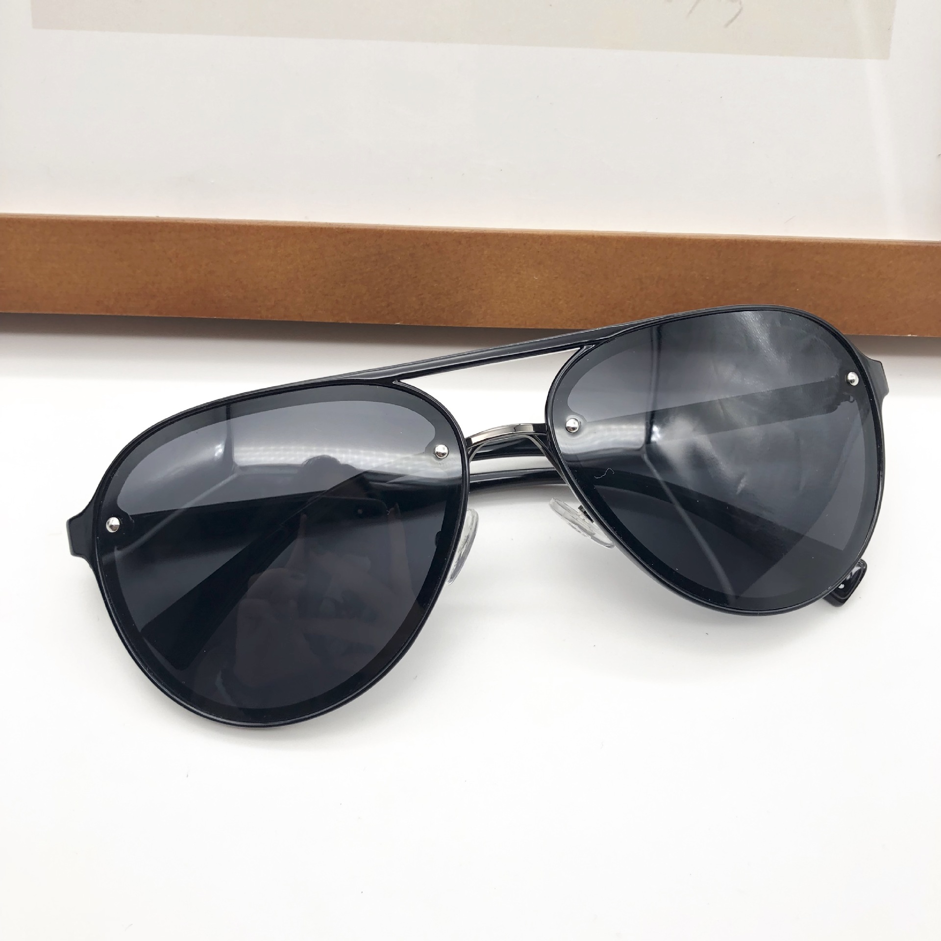 Gafas de sol transfronterizas de los nuevos hombres gafas de sol de conducción de equitación europeas y americanas gafas de piloto clásicas de fábrica rectas