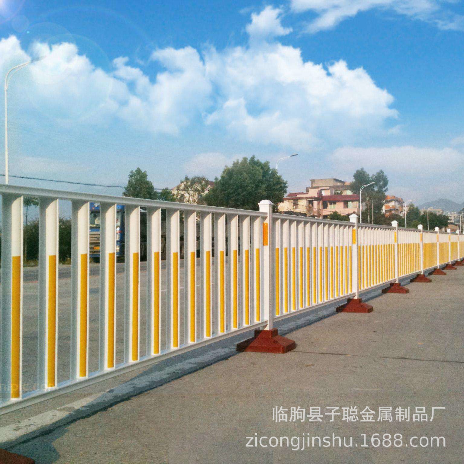 道路护栏 公路市政隔离栏杆 锌钢护栏围栏交通设施防撞活动护栏