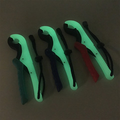 Floating water fish controller, fluorescent plastic fish lip clamp, lure extraction, fish pliers, fishing gear, fishing supplies wholesale