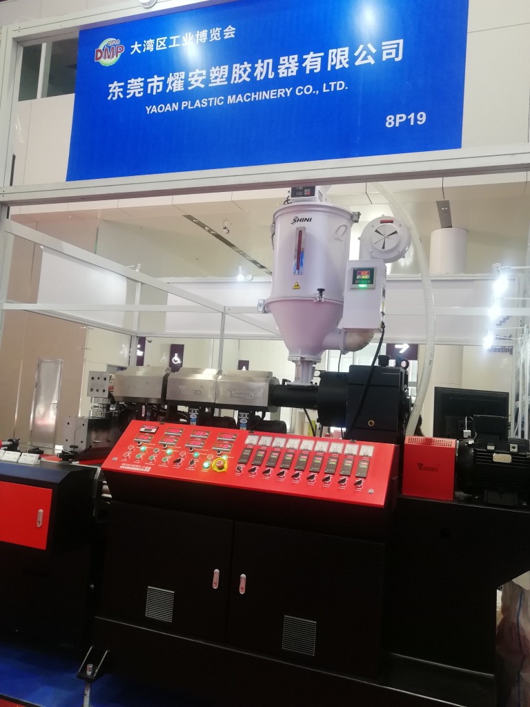 东莞燿安厂家制作小型TPU流延膜挤出机TPU流延膜押出生产线