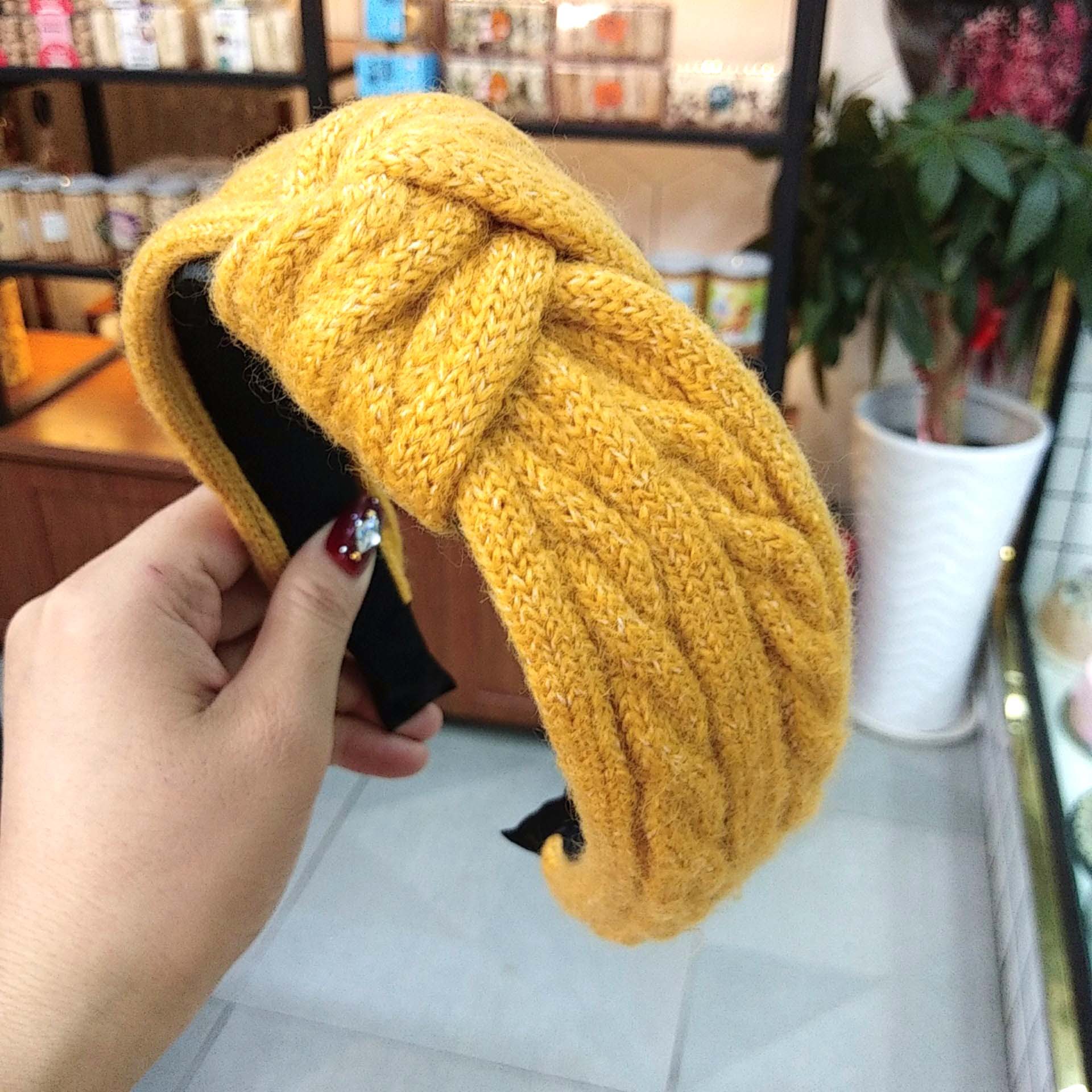 Hot Knitted Knotted Headband  Wool Hairpin Simple Wide-border Headband display picture 8