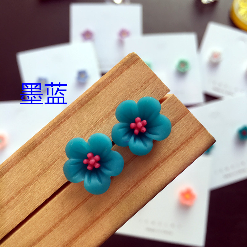 Wholesale Jewelry 1 Pair Simple Style Flower Resin Ear Studs display picture 12