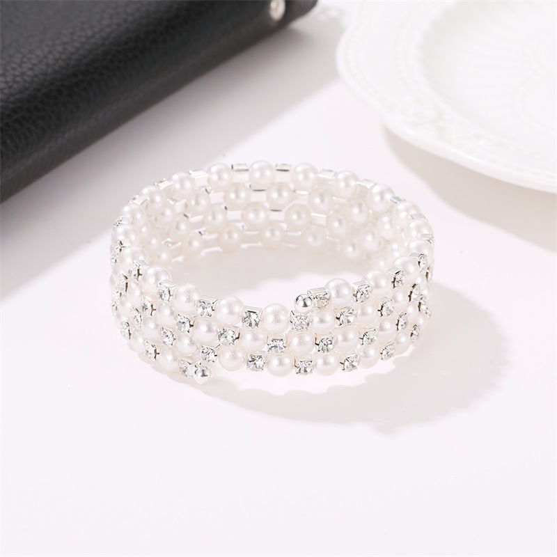 Pulsera De Pulsera Con Incrustaciones Con Brazalete De Diamantes display picture 5