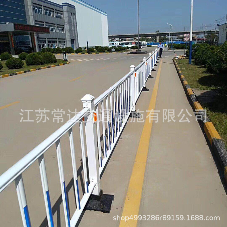 江苏厂家锌钢草坪栅栏小区绿化围栏花池园林绿化栏杆道路绿化护栏