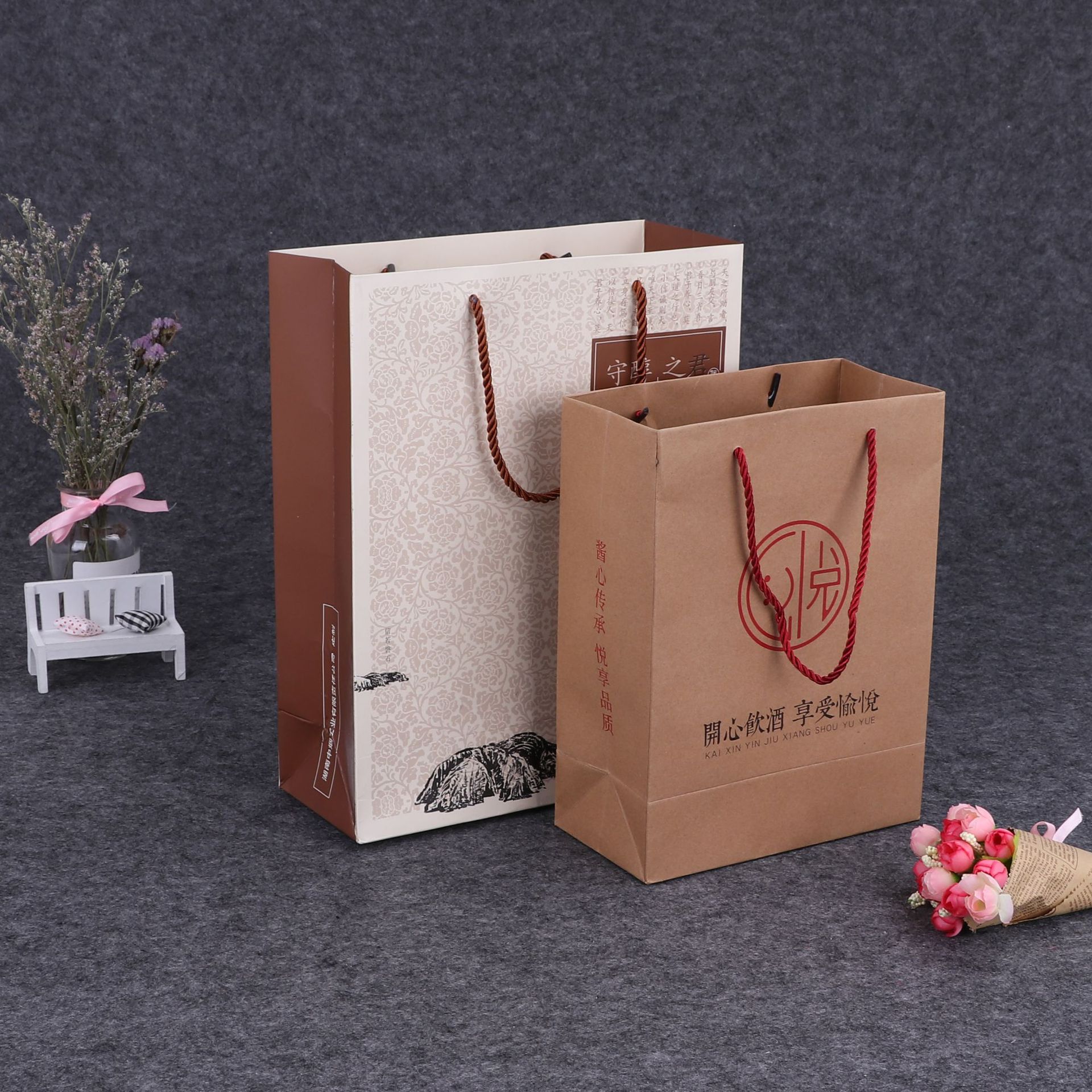 厂家直销牛皮手提纸袋 立体服装购物袋 礼品折叠袋 覆膜胶印定做