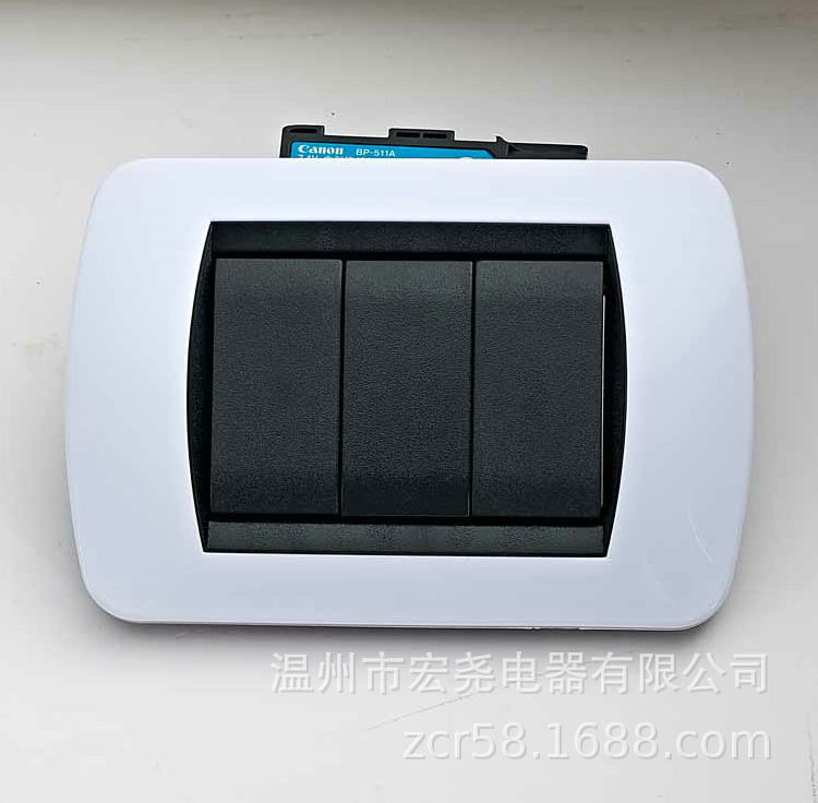 出口南美开关 三开单控开关  ABS美标美规墙壁开关 哥伦比亚开关 