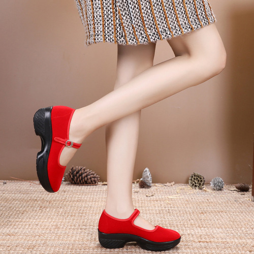 Spring dance shoes for women square dance mom shoes old Beijing bottom comfortable soft wedge heel work etiquette black cloth shoes