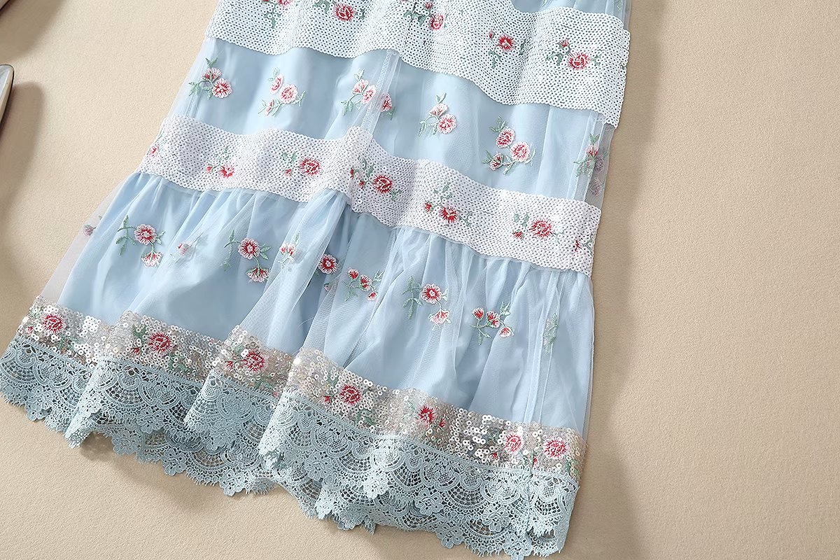 1219-05 珠片绣小花连衣裙码数SMLXL颜色蓝色杏粉色