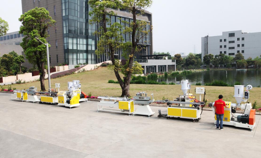 燿安供应LED/PC灯罩挤出机器三防异型灯管押出整套机器