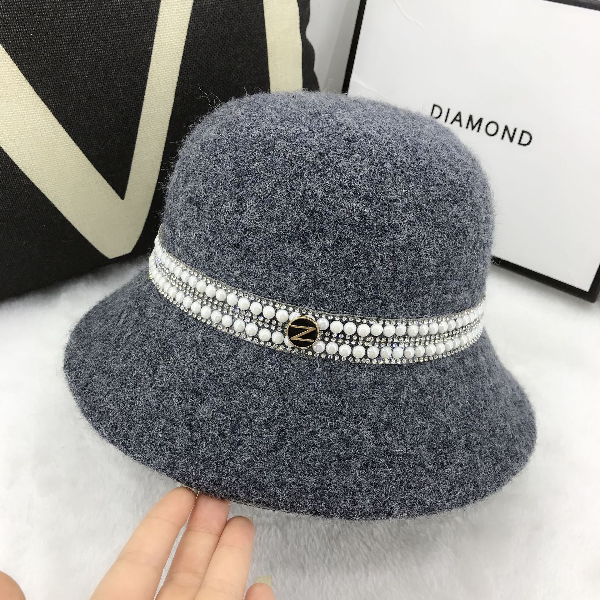 Chapeau de bassin en cachemire d'automne et d'hiver élégant style célébrité perle strass mode rétro chapeau thermique britannique_voghion.com