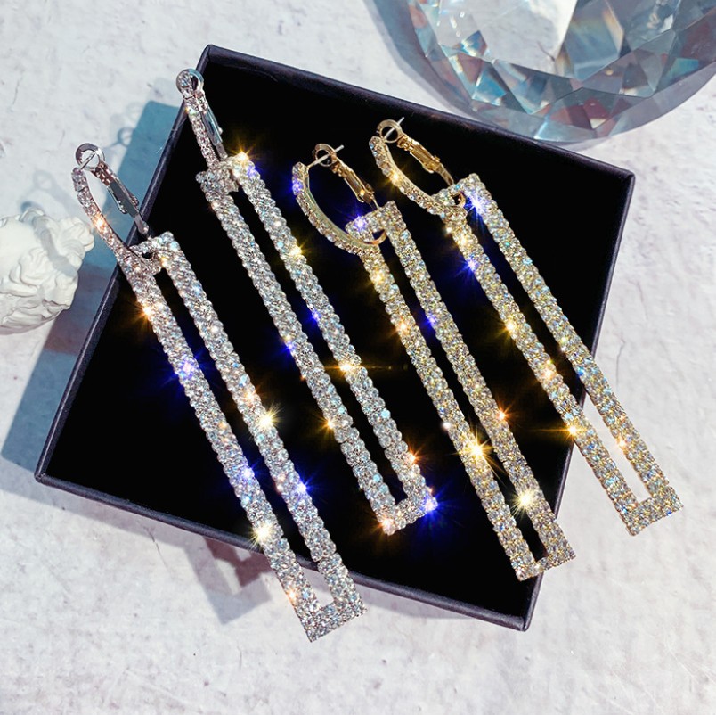 Fashionable rectangular earrings