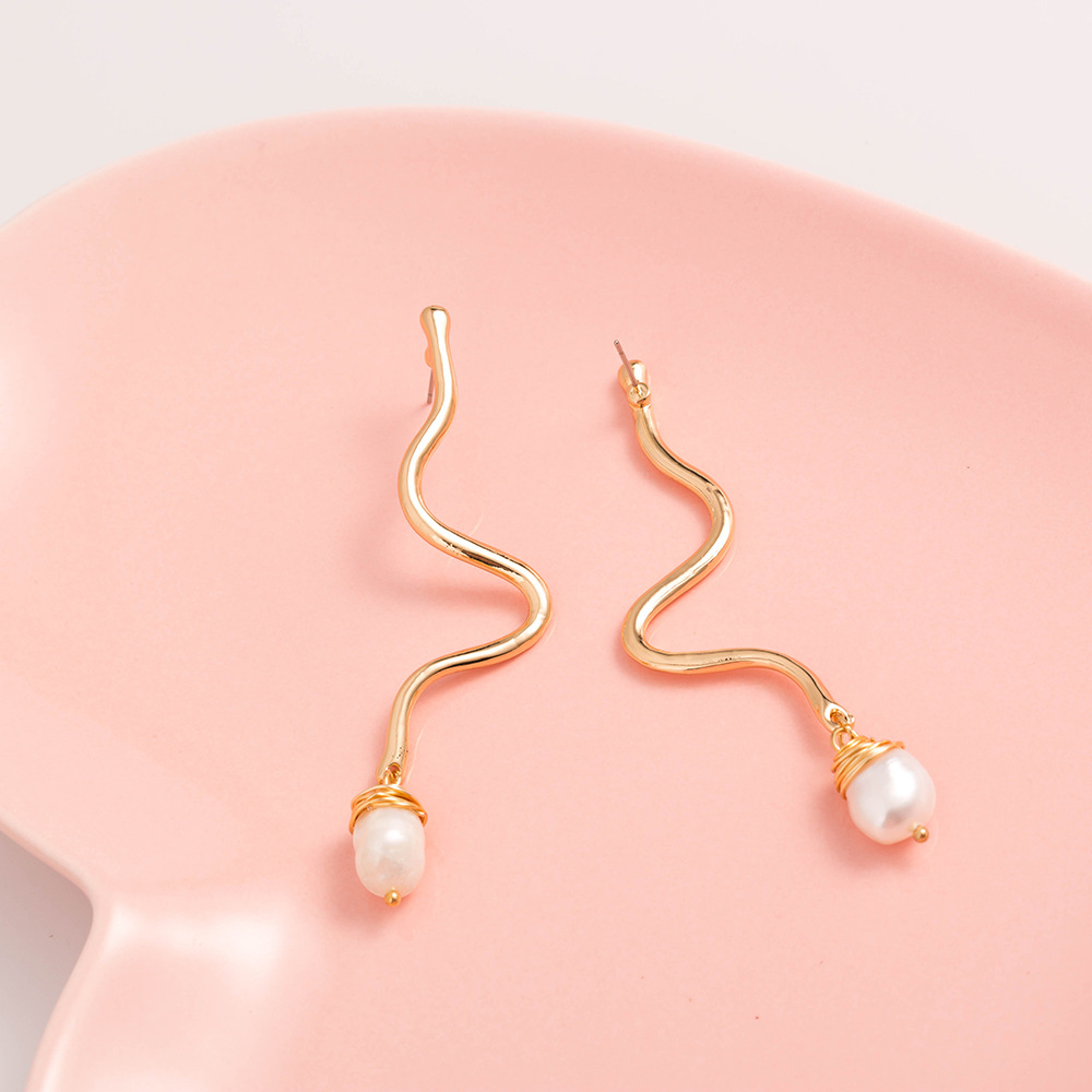 Fashion Simple Inlaid Pearl Metal Curve Drop Earrings Wholesale display picture 3