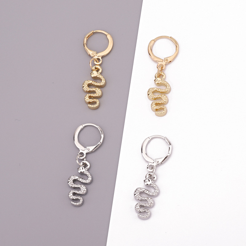 Punk Cute Curly Little Snake Pendant Ear Ring Trend Mini Animal Earrings Wholesale Nihaojewelry display picture 7