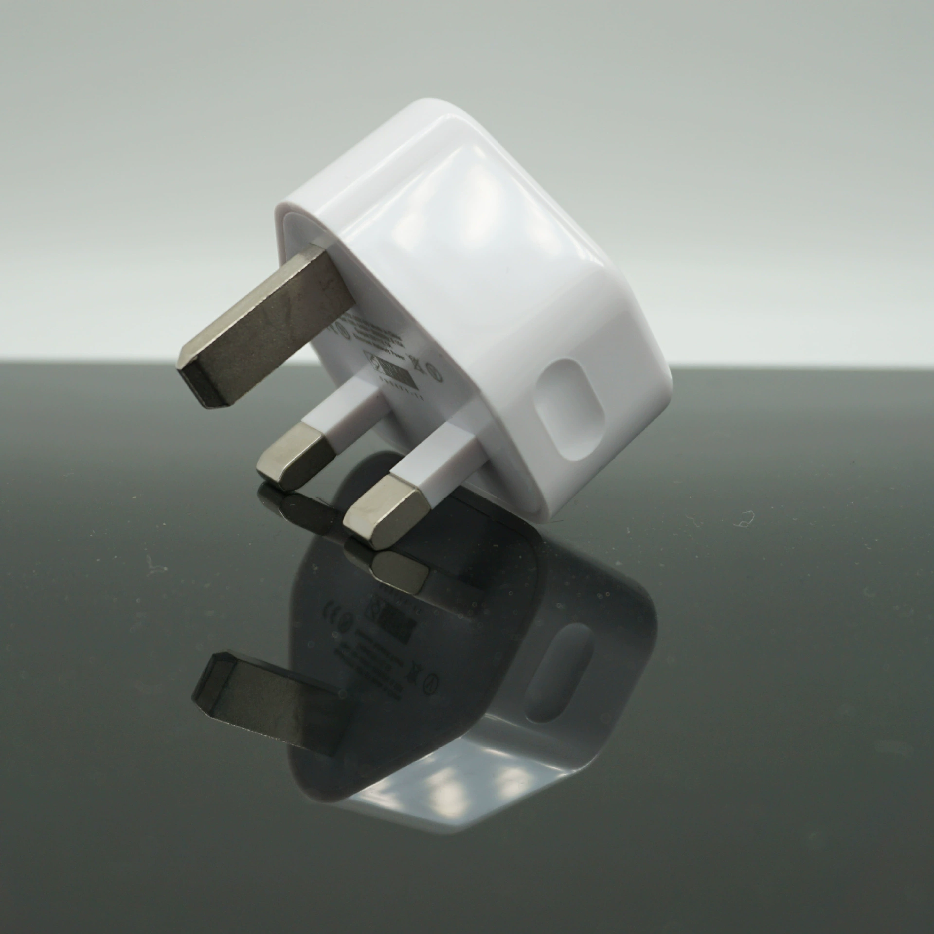 Глобальная внешняя зарядка British 5V2.1A Singapore USB, одноканальный British регулятор