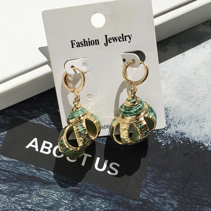Fashion New Retro Exaggerated Conch Niche Gold-plated Shell Earrings Wholesale display picture 2