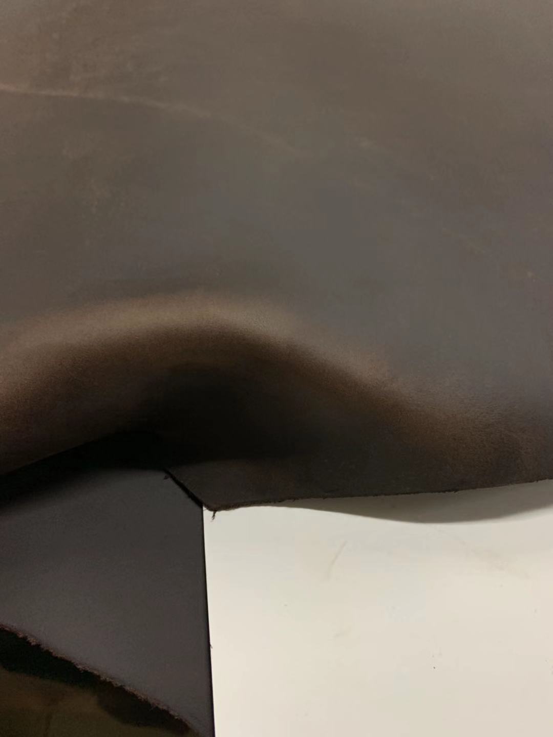 头层咖啡色疯马牛皮 厚2.0左右 张幅25尺左右 特惠价14元一尺