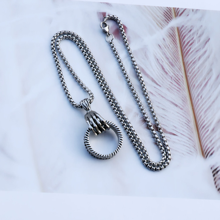 2023 Accessori moda punk dominanti da uomo personalizzati Anello con teschio e ciondolo in acciaio al titanio_voghion.com