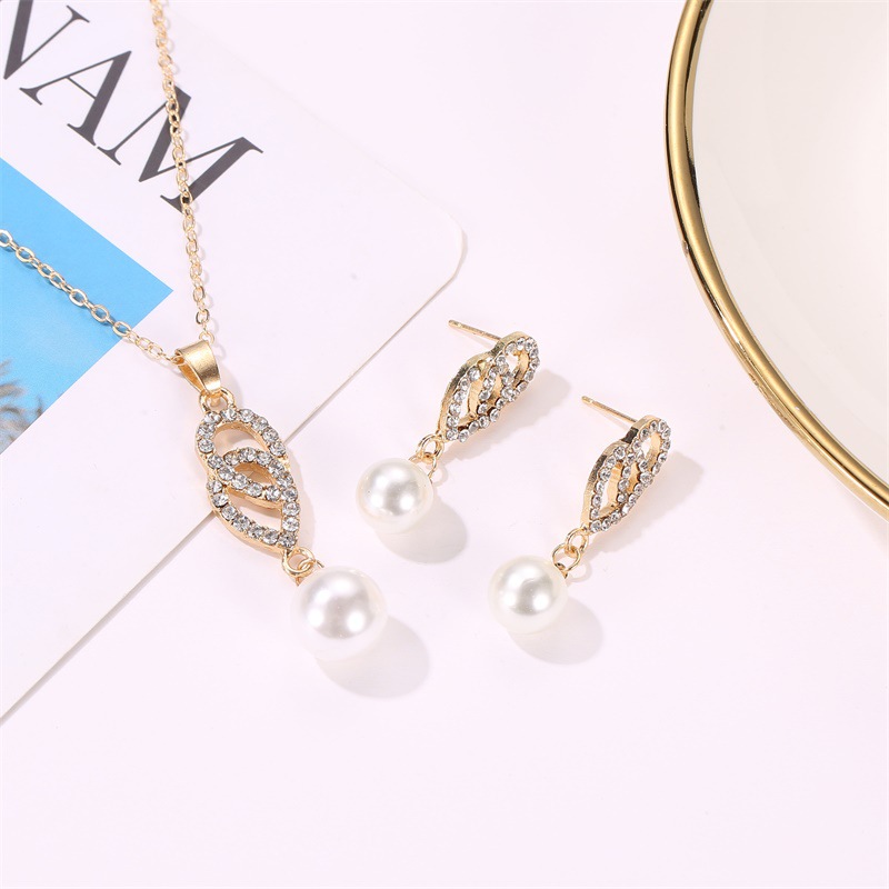 Pearl Set Temperament Diamond Drop Two-piece Necklace Earrings Jewelry display picture 3