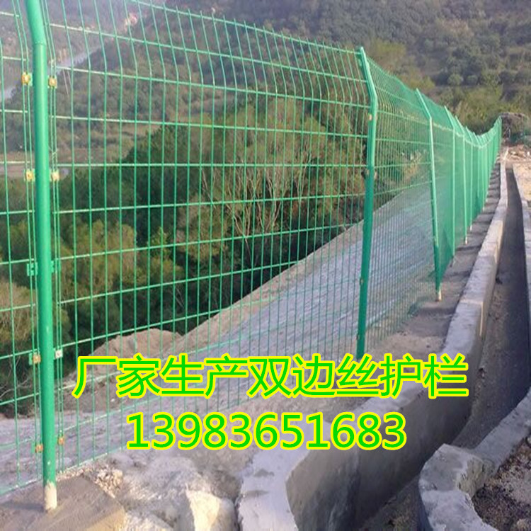 厂家生产双边丝护栏网圈地围栏网高速公路护栏网圈鱼塘护栏网优惠