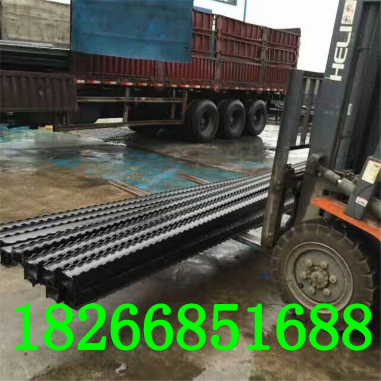 9FFD7F1BA5C8B9BD4F9F1C30660D18