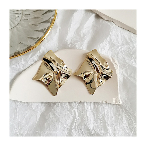 European and American new fashion simple gold-plated pleated earrings personalized exaggerated earrings women's earrings earrings