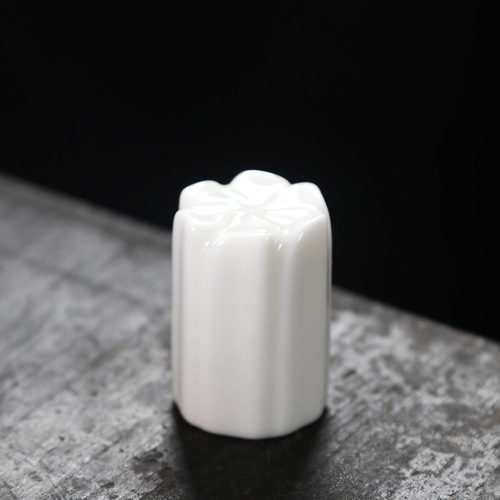 Open-piece Ru porcelain lid holder, ceramic white porcelain lid holder, iron kettle lid holder, Kung Fu tea ceremony tea set spare parts