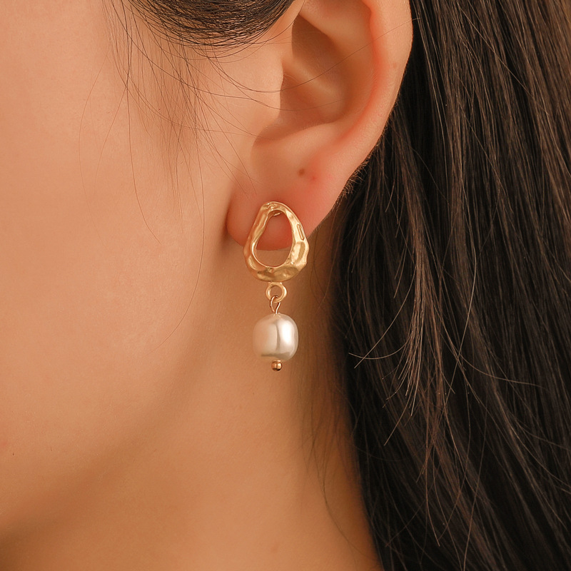 Europäische Und Amerikanische Ohrringe, Unregelmäßige Geometrische Wasser Tropfen Ohrringe, Ohrringe, Damen-barock Perlen Ohrringe, Ohrringe display picture 2