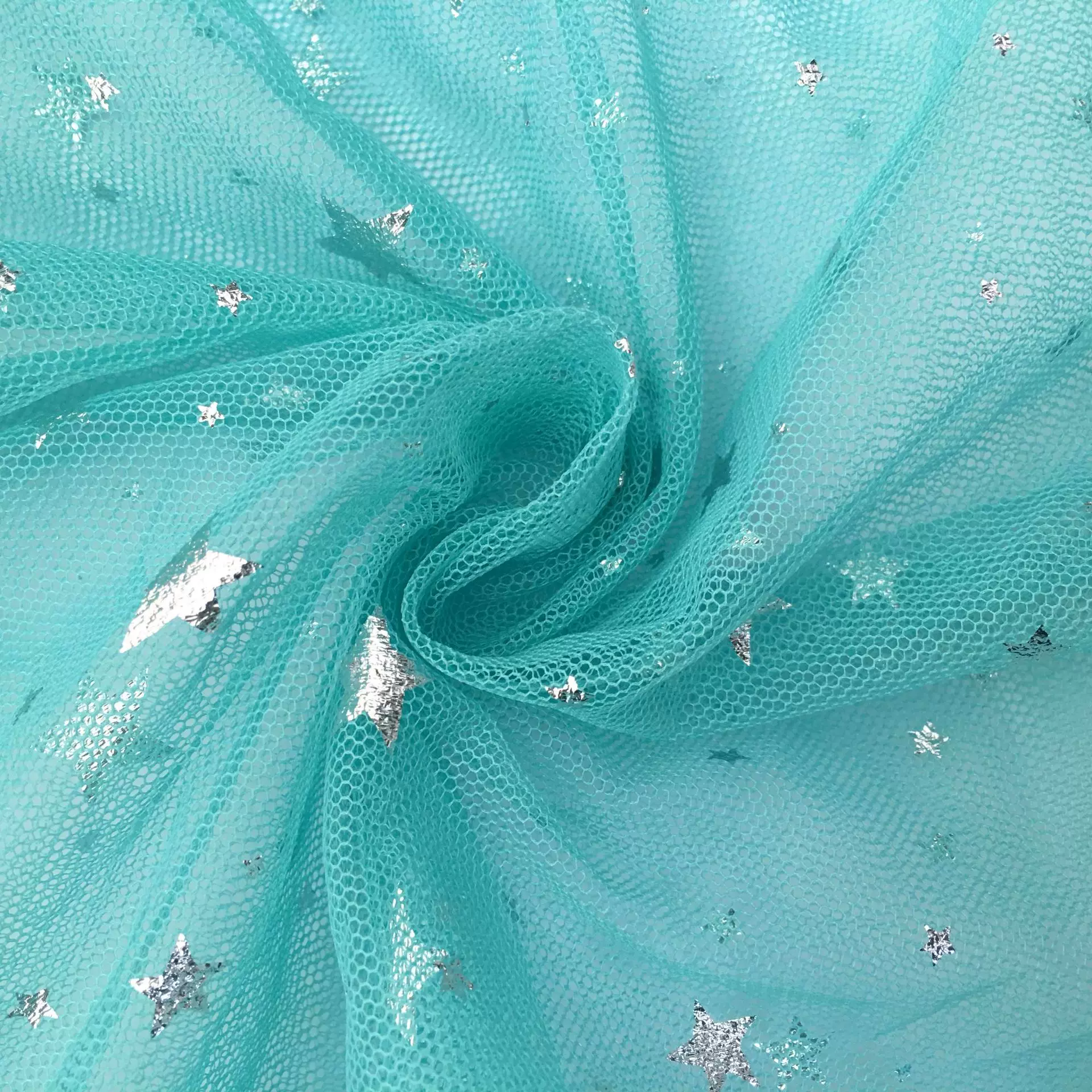 2021新款上市 童装服装面料 星星图案 网布两套色印金 厂家销售