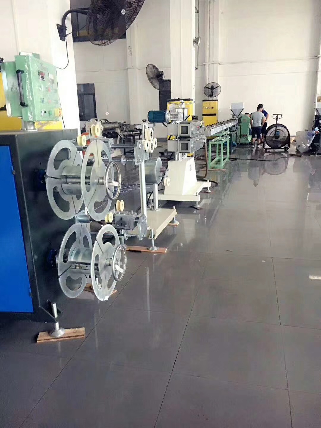 厂家自产自销PP PE小管材生产线 合理设计挤出稳定塑化好精度高