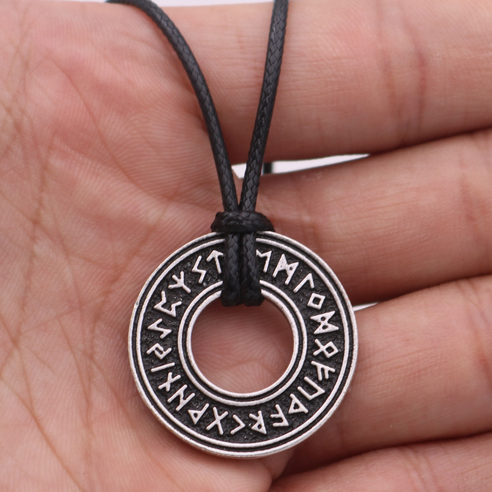 Viking Iceland Vegvisir Helmet Rune Circle Necklace Magical Bulwark Men's Amulet Pendant Runaven