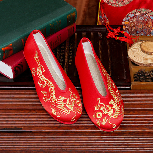 Xiuhe dress thousand layer bottom Dragon Phoenix coat Chinese folk dance hanfu embroidered shoes wedding shoes Hanfu Tanglang style wedding shoes man