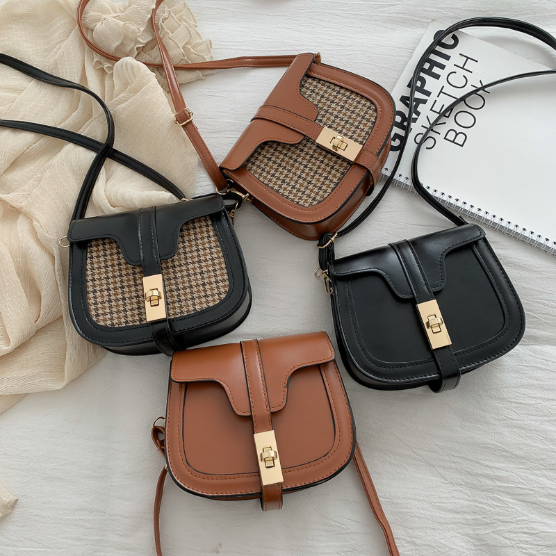 Saddle bag 2019 Autumn and winter new pattern Retro weave Semicircle package Mini Small bag One shoulder Inclined shoulder bag Female bag