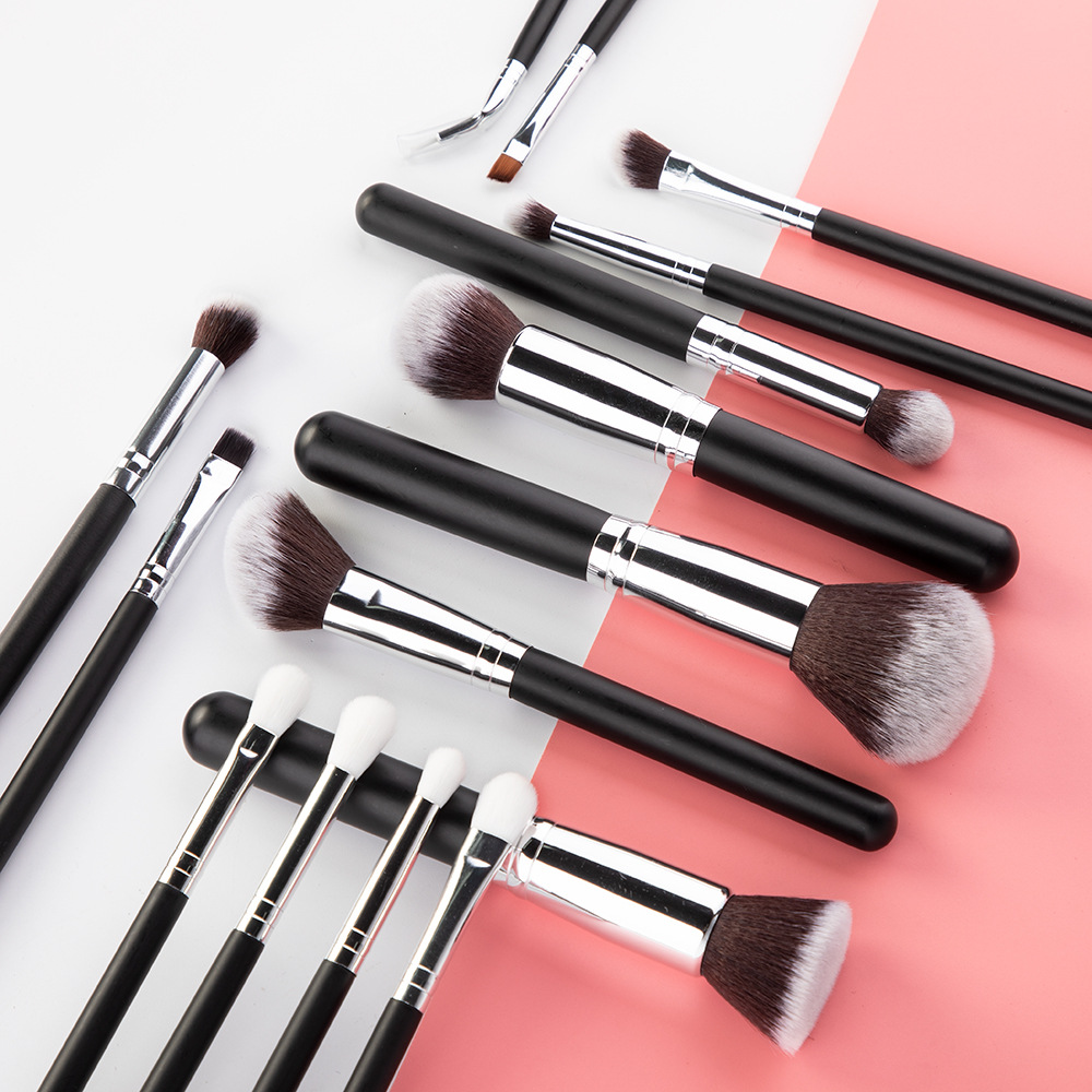 Set 15 pennelli trucco per ombretto e correttore con custodia_voghion.com