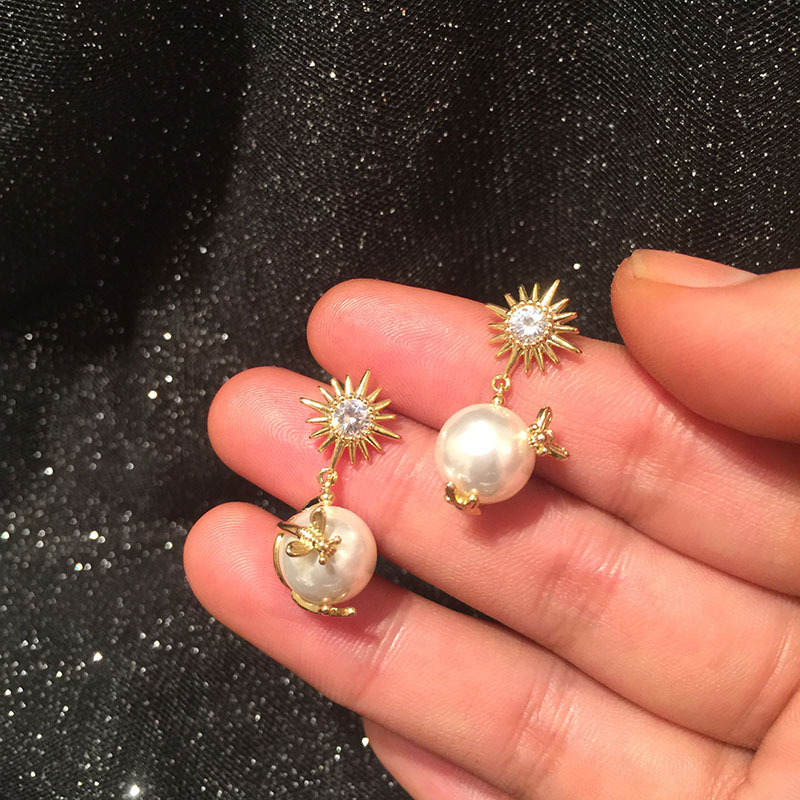 S925 Silver Needle Sun Flower Pearl Bee Earrings display picture 3