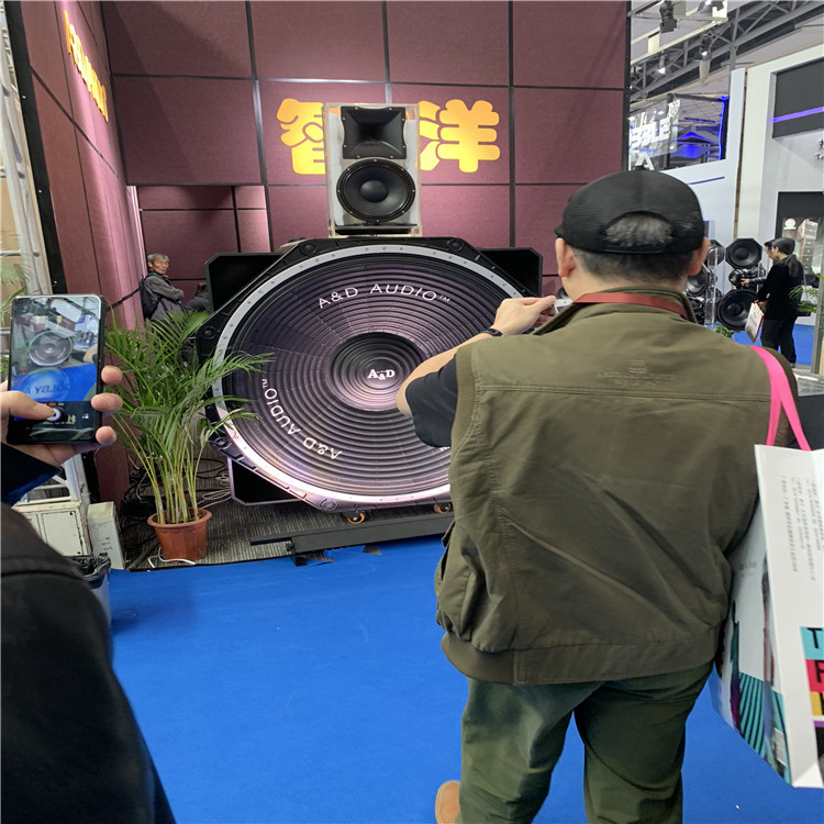 超大扩音器