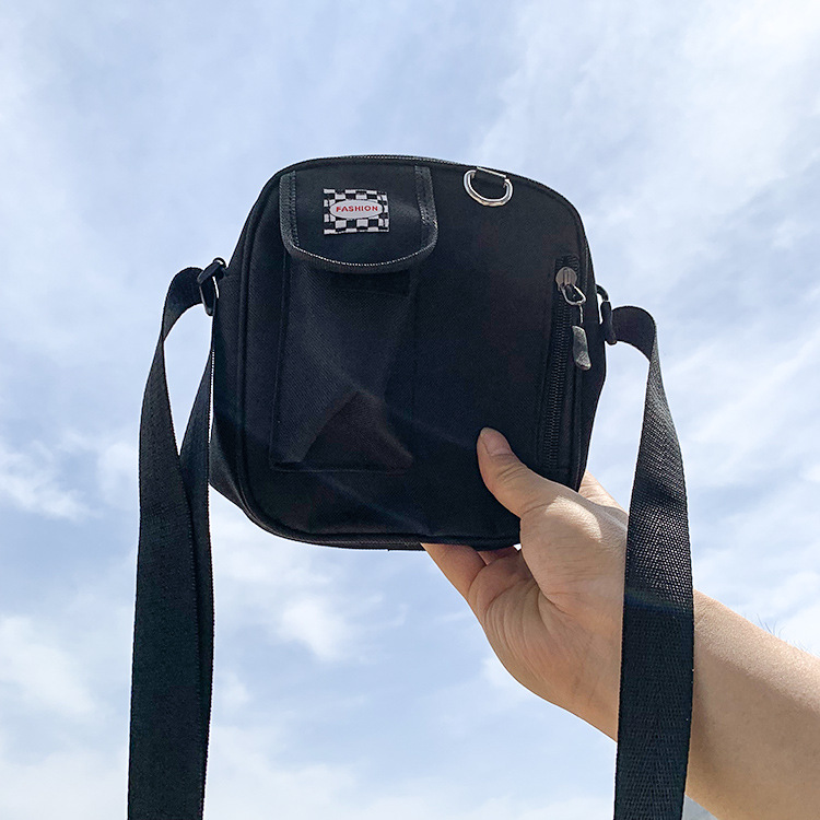 Bolsa pequeña de lona para mujer 2019 Nueva bolsa de mensajero de moda estilo coreano estudiante ins Internet celebridad pequeña bolsa negra entrega de una pieza