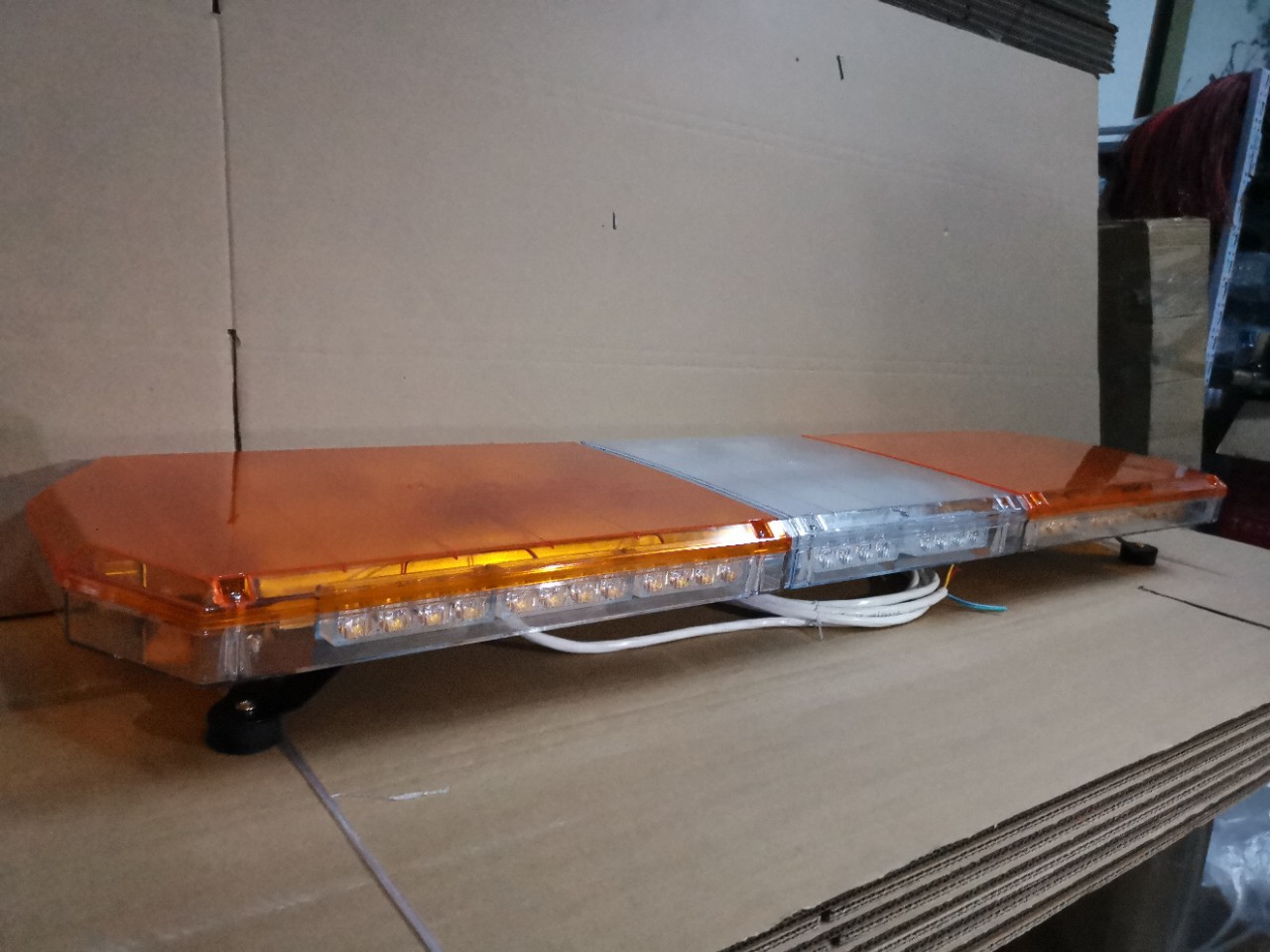 High-Power Yellow Warning Light for Engineering Vehicles, Suitable for High-Speed Maintenance Vehicles, Long-Row Warning Light for Rooftop Use in High-Speed Maintenance
