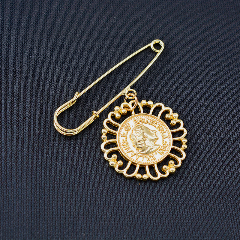 Coin Beauty Head Tassel Brooch display picture 3