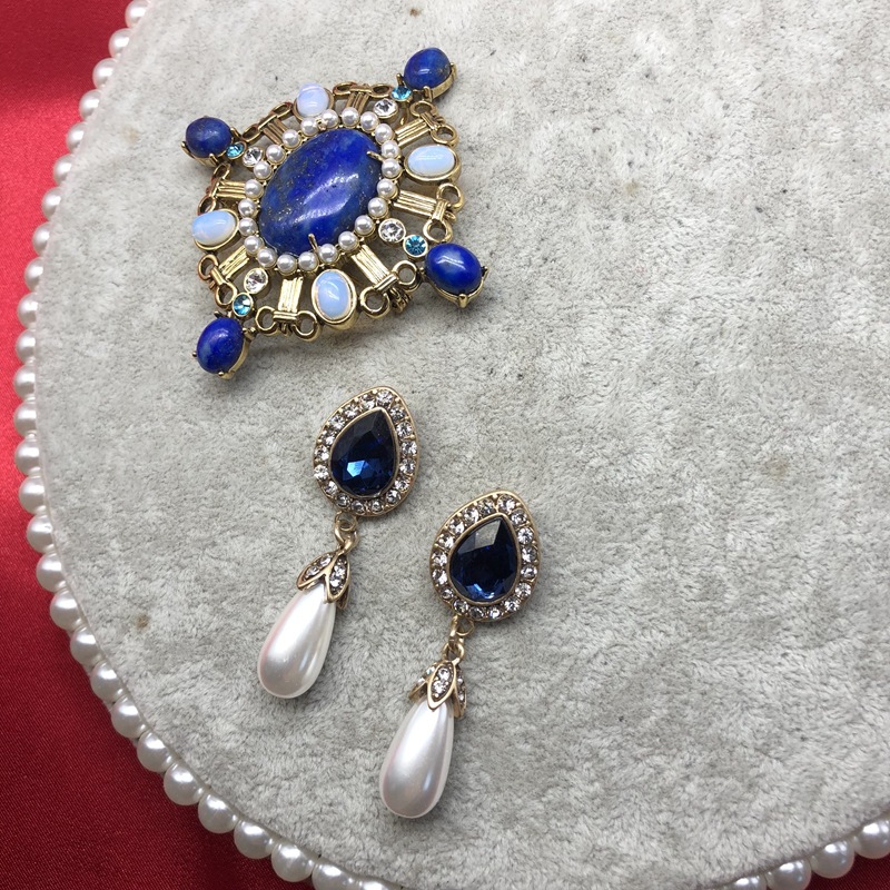 Blue Gemstone Ear Studs Vintage Ear Studs Baroque Water Drop Pearl Stud Earrings display picture 6